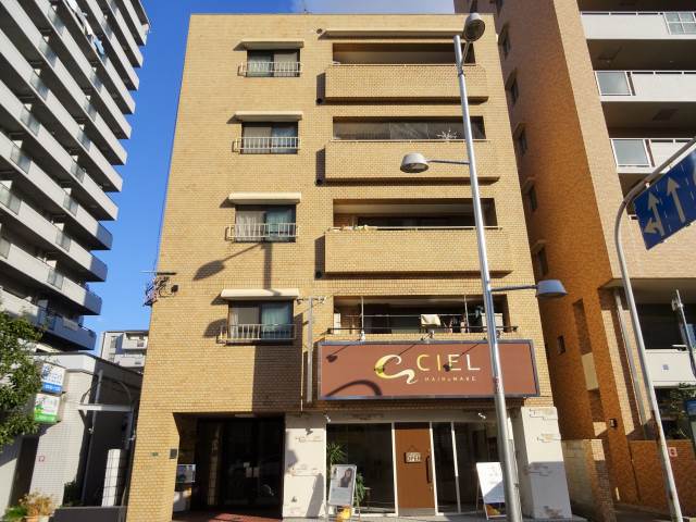 											グローリーマンション
										外観